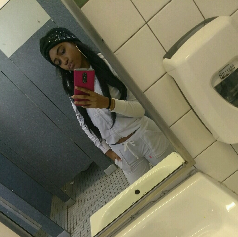 Meet your Posher, Ebony